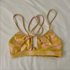 Benoa Ari Top in Honey Hibiscus